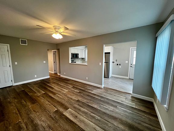5th image of 3002 W Victory Blvd #3002