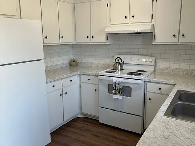 1100 Pineland Ave #5D — Photo 7