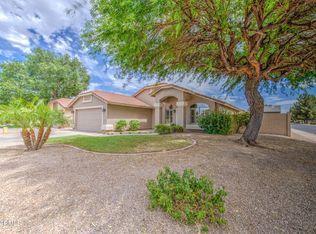 2233 E RAWHIDE Street, Gilbert, AZ 85296