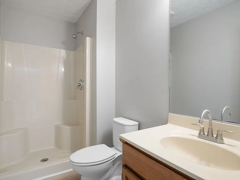 385 Warren St — Photo 15