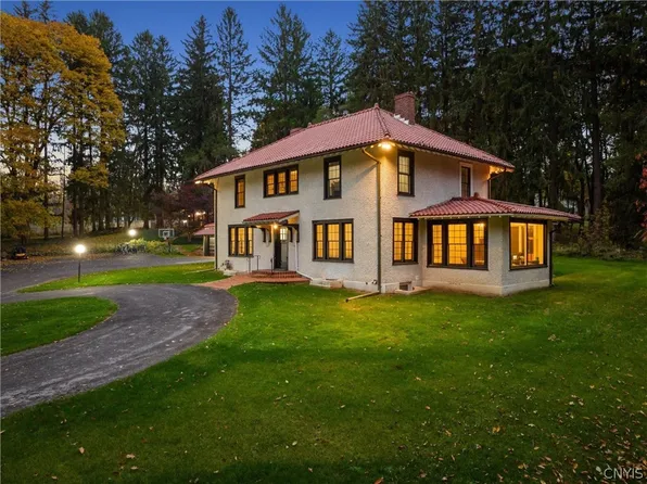 28 Jordan Rd, New Hartford, NY 13413