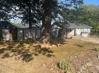 3223 N Howard Ave, Springfield, MO 65803