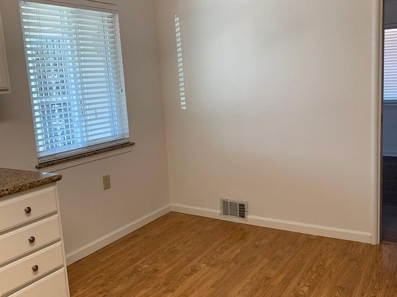 3rd image of 2390 Patricia Dr
