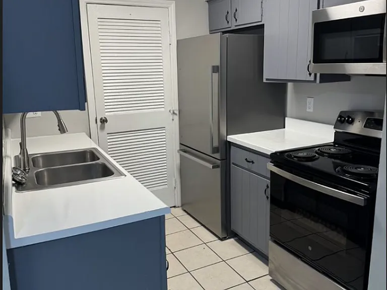 Silver Rock Avenue Apartments — Photo 19