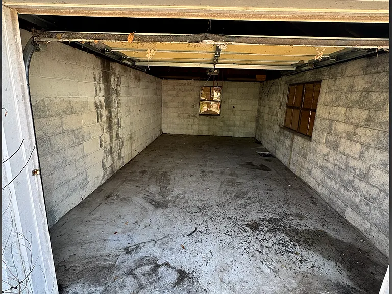 399 Dupont Ave — Photo 2