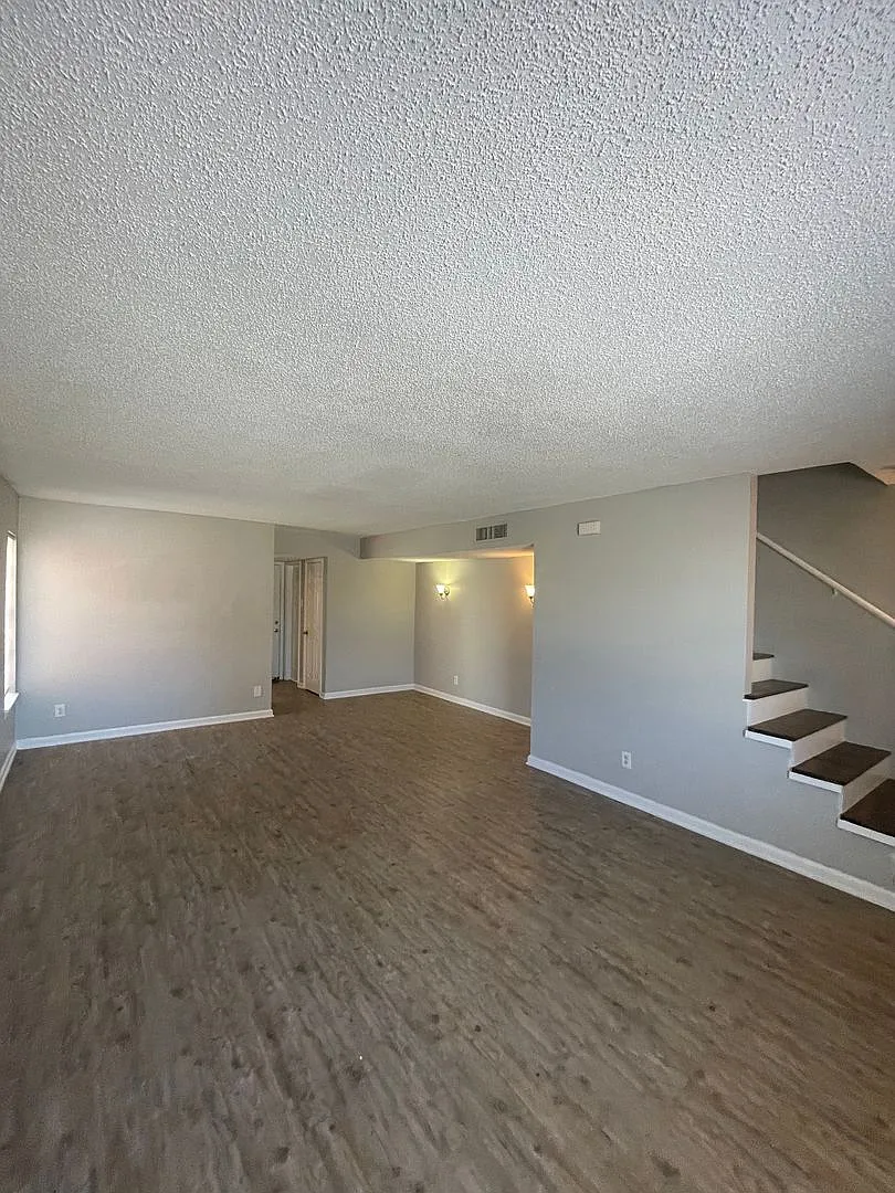 Contessa Townhome Apartments — Photo 1
