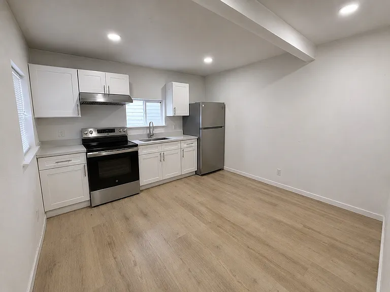 2512 Lombard Ave #3 — Photo 2