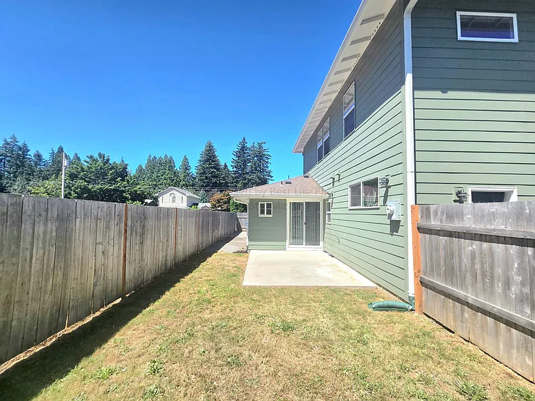 114 SE 218th Ave — Photo 47