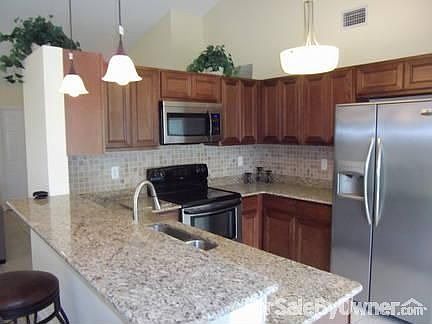 UPGRADED KITCHEN
						:
						ALL STAINLESS STEEL APPLAINCES. WITH GRANITE COUNTER TOPS AND BACK SPLASH DECOR.