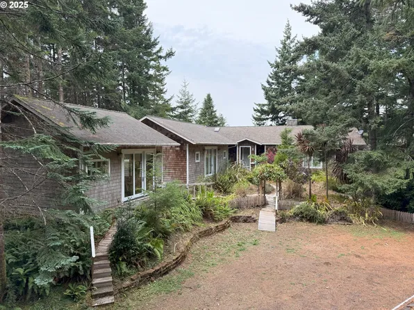 700 Quattomah Ln, Pt Orford, OR 97465
