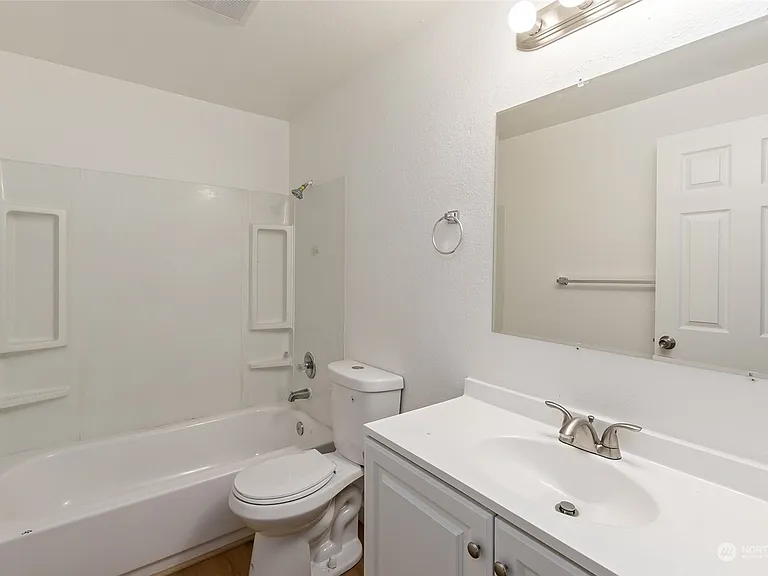 1521 E 38th St #2 — Photo 1