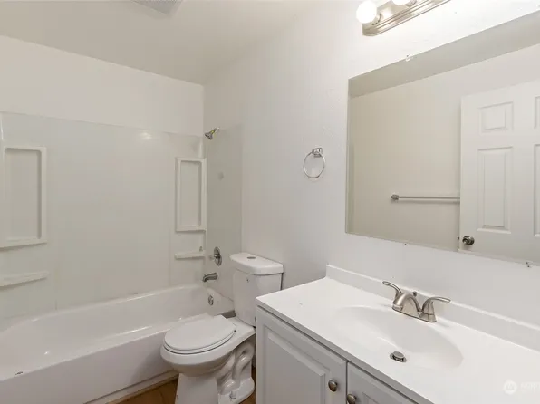 1521 E 38th St APT 2, Tacoma, WA 98404