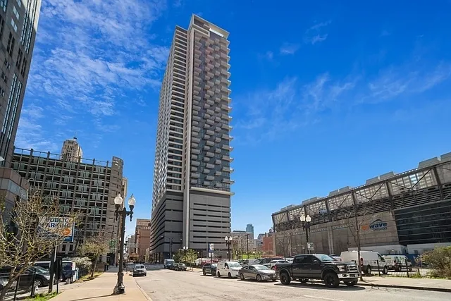 235 W Van Buren St #4204 — Photo 1