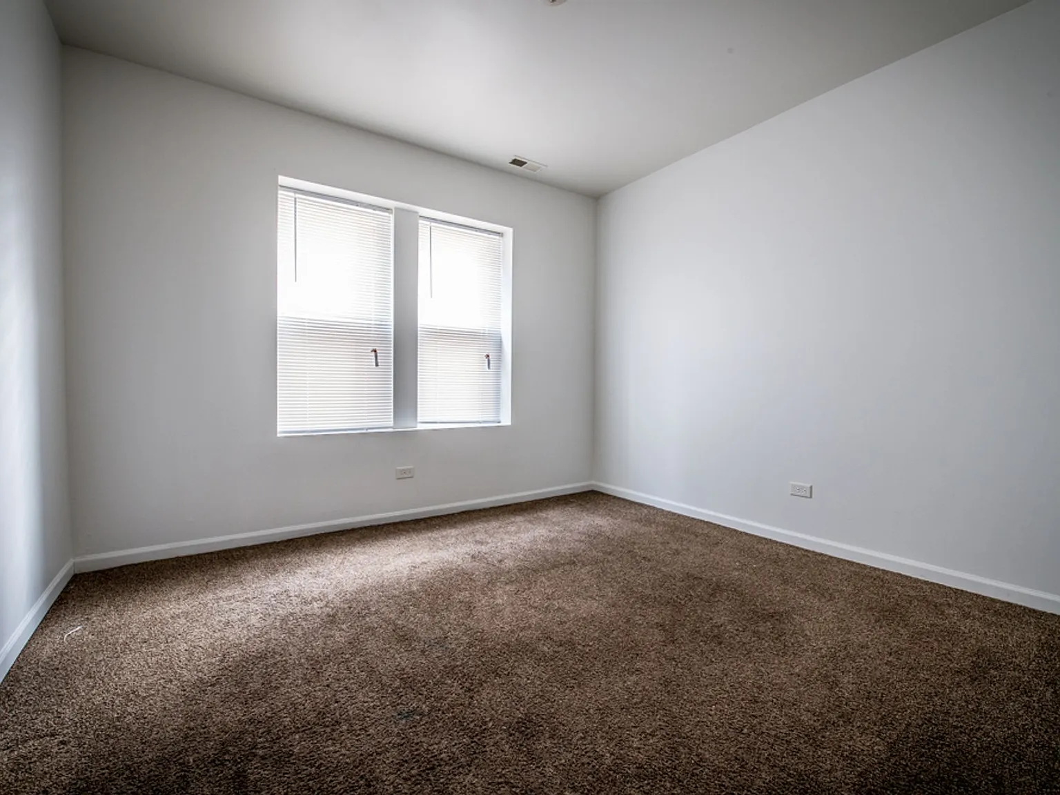 1101 N LeClaire — Photo 4