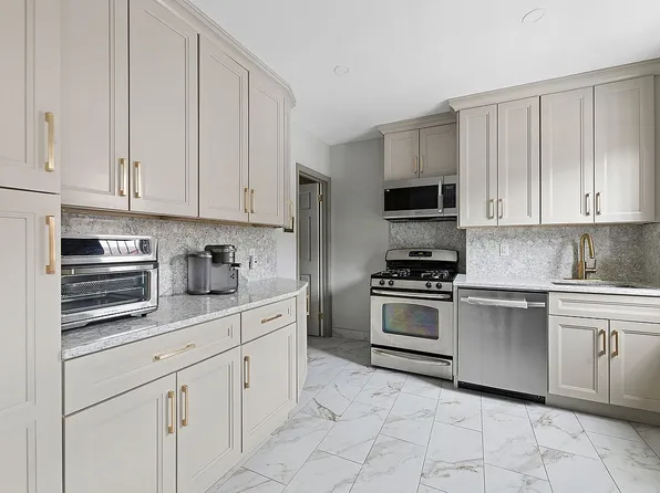 3325 71st St, Jackson Heights, NY 11372