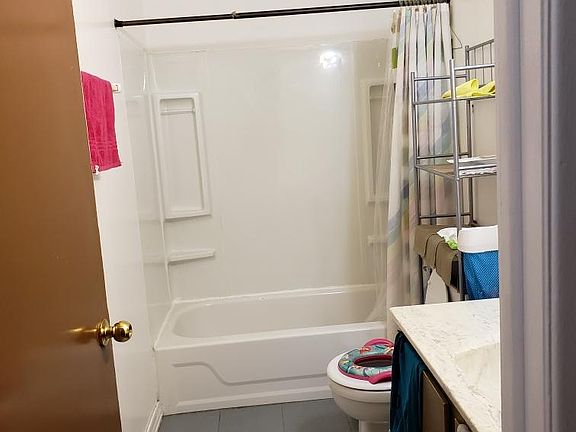 5th image of 714 Tullamore Ct APT 2B