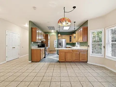 4 bed, 2.5 bath, 2639 sqft, $2,100 — Photo 1