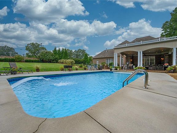 3rd image of 8705 Shady Hill Ct
