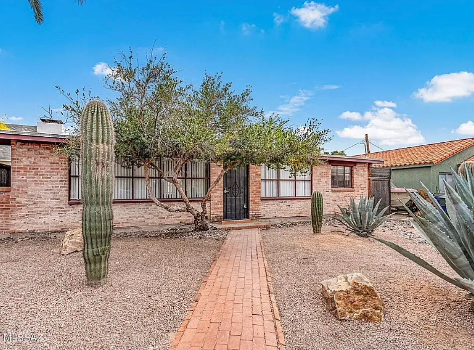 6 bed, 2139 sqft, $550 — Photo 2