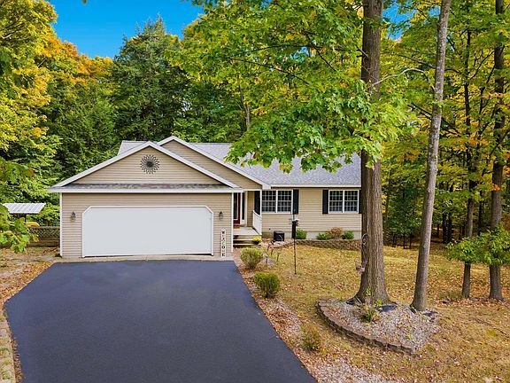 3rd image of 197 Black Ridge Ct