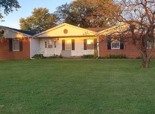 4085 N Bearsdale Rd, Decatur, IL 62526