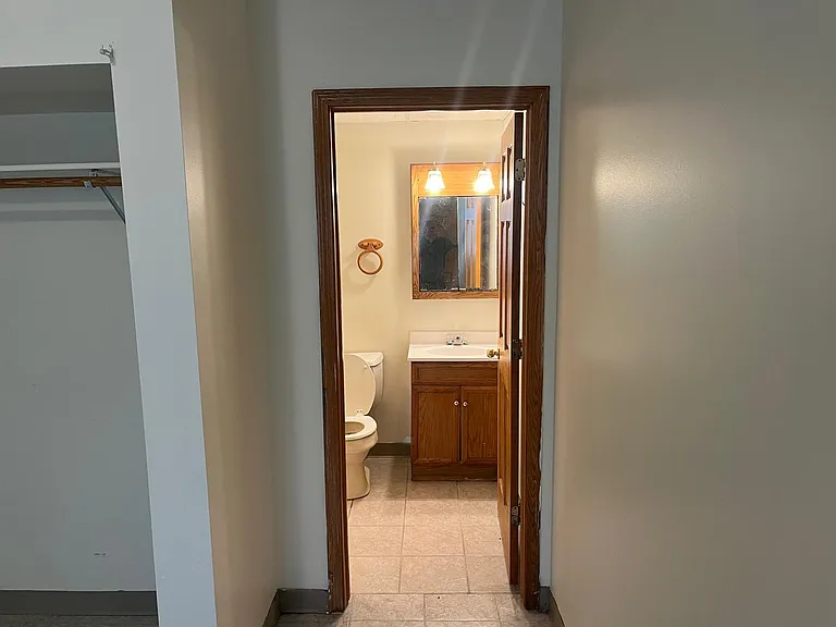 324 W Elting St — Photo 9
