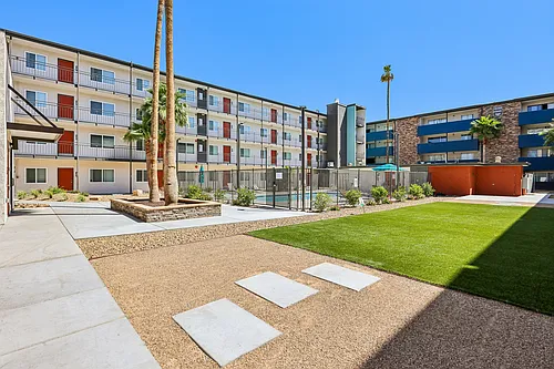 Courtyard525 Photo 1