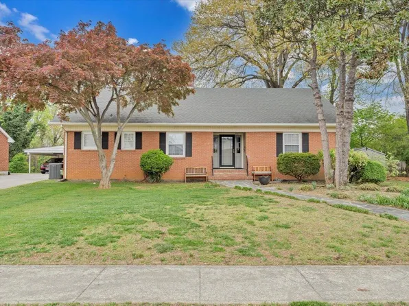 215 Chestnut St, Salem, VA 24153