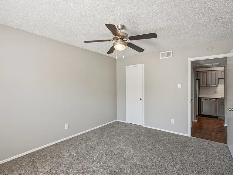 5644 Riverwalk Dr — Photo 35