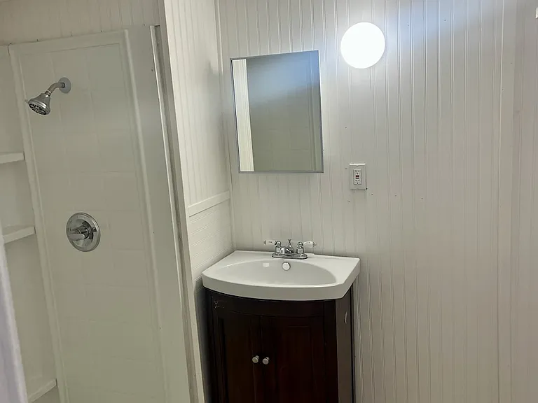 1219 W Hall St — Photo 11