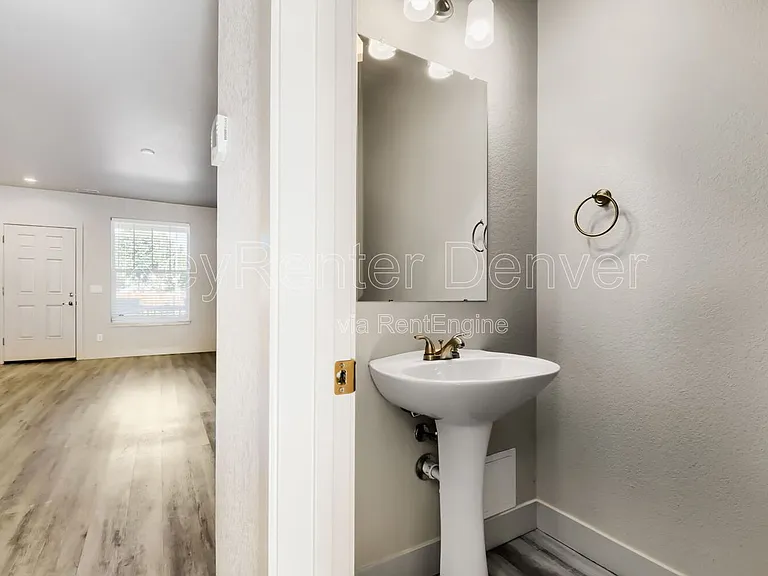 13630 Garfield St #D — Photo 6
