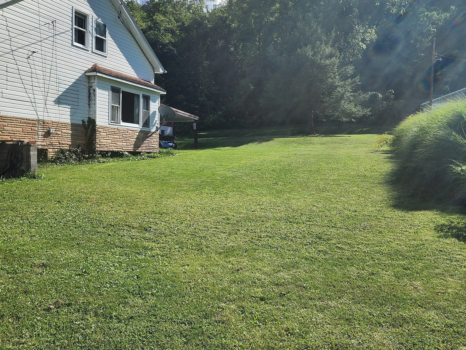 3 bed, 1.5 bath, 1039 sqft, $1,000 — Photo 3