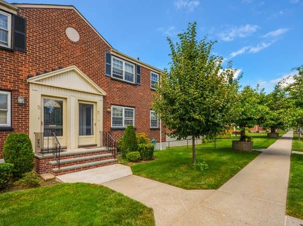 69-16B 213th St #284