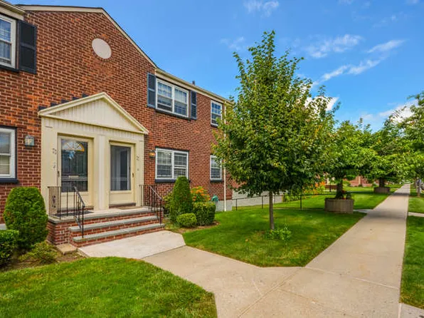 69-16B 213th St #284, Oakland Gardens, NY 11364