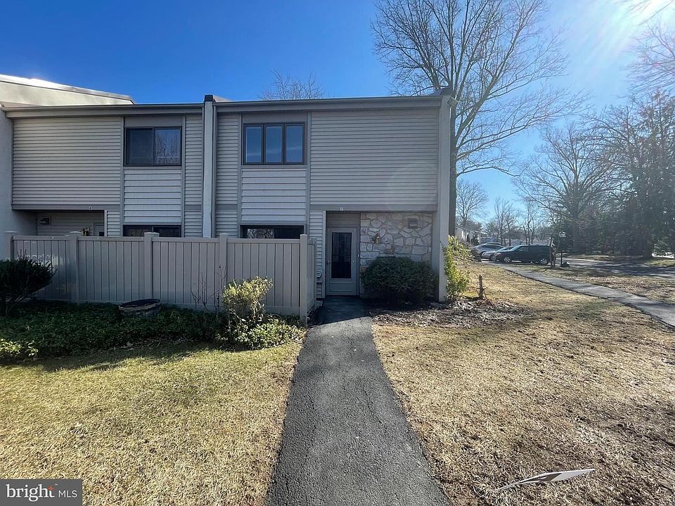 1st image of 7 Twin Brooks Dr