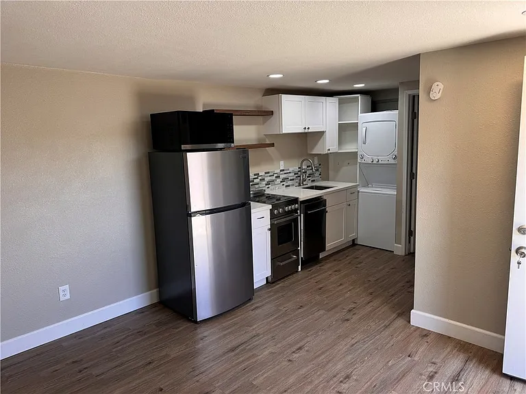 17451 Bromley Ave — Photo 2
