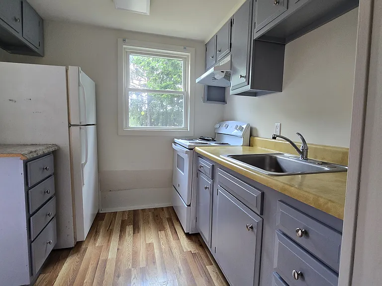 239 Lakeshore Dr #3 — Photo 5