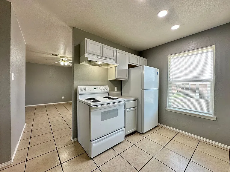 1704 Spring Rose Cir — Photo 47
