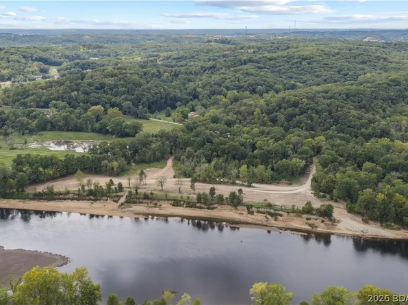 3 Sander Rd, Lake Ozark, MO 65049