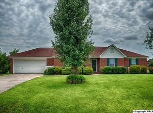 202 Summer Tree Ct, Hazel Green, AL 35750