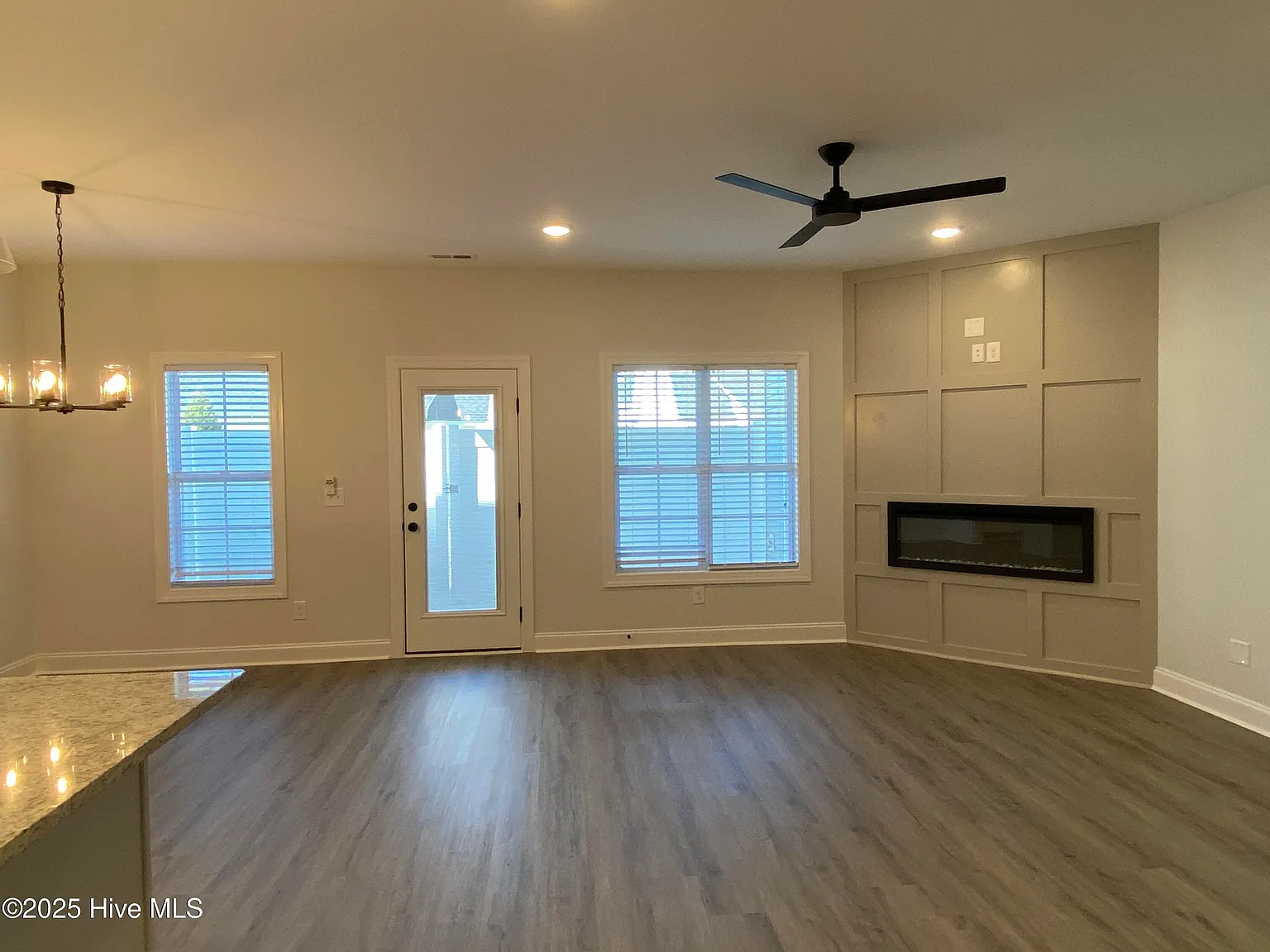3 bed, 2.5 bath, 1769 sqft, $1,950 — Photo 4