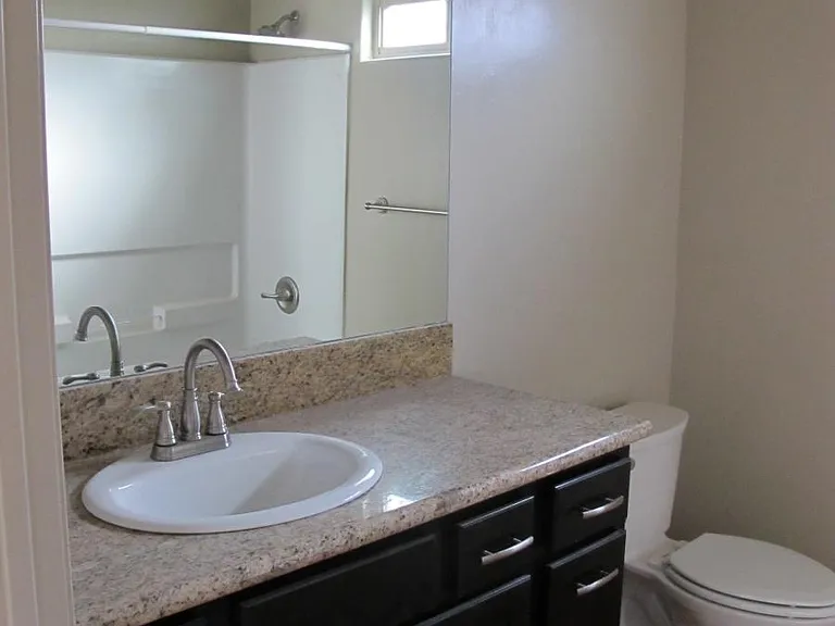2524 E Lind Rd — Photo 8