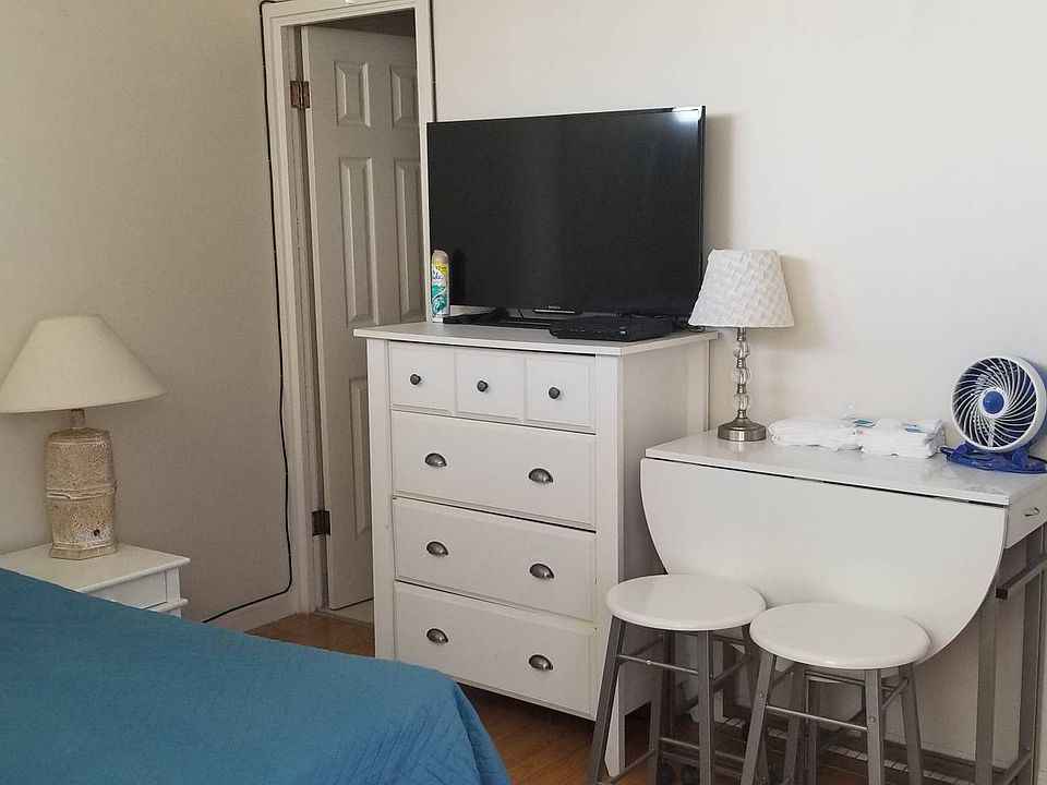2nd image of 2421 Ala Wai Blvd APT 602A