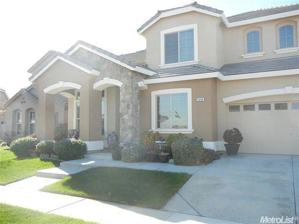 1694 La Guardia Cir photo 1