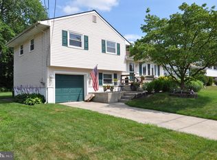 5 Spruce Rd, Burlington, NJ 08016