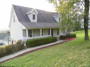 305 Ridgeway Dr, Bridgeport, WV 26330