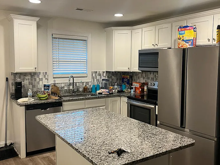 1044 Ridge Ave — Photo 2