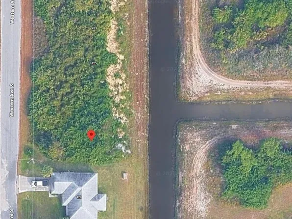 427 Western AVE S, LEHIGH ACRES, FL 33974