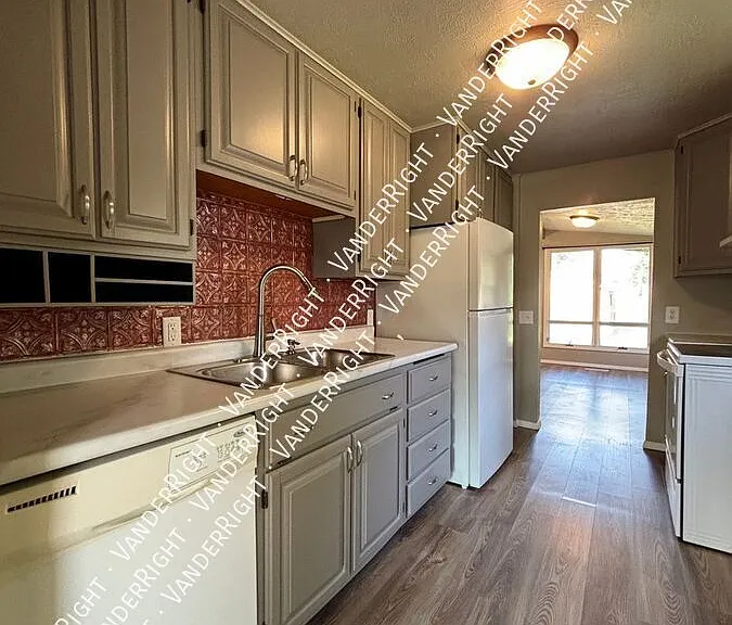 1108 N Dakota Ave — Photo 4