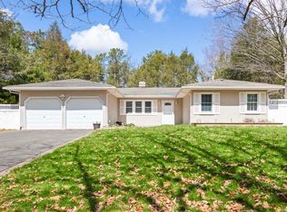 10 Cathy Ct, Nesconset, NY 11767